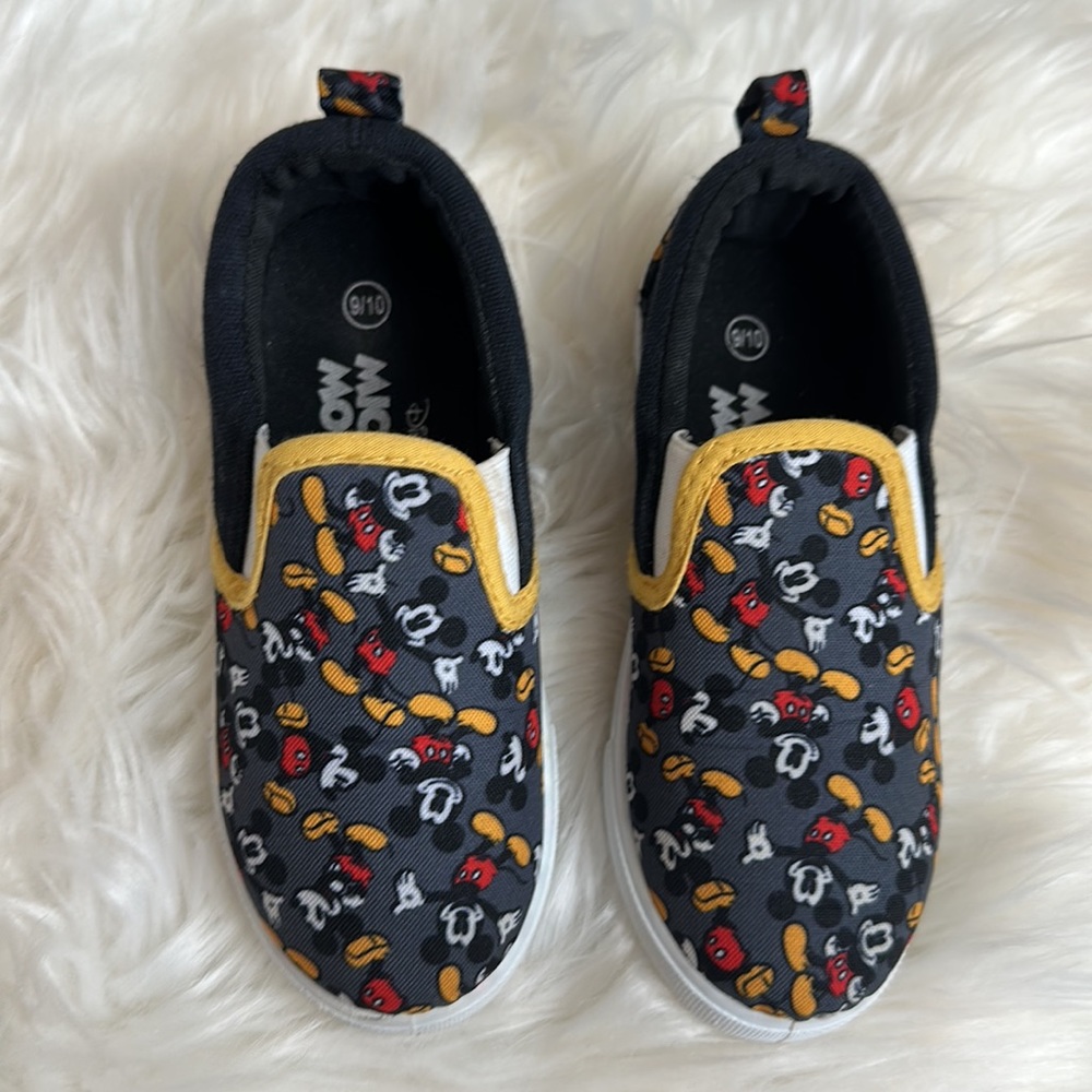 Kids Mickey Mouse Sneakers Size 9/10